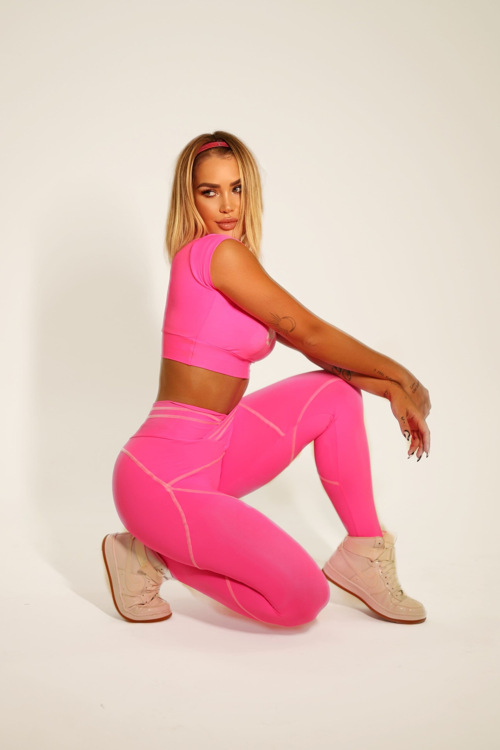 Pink Body Shaping Workout Leggings, Fitness Leggings for Ladies